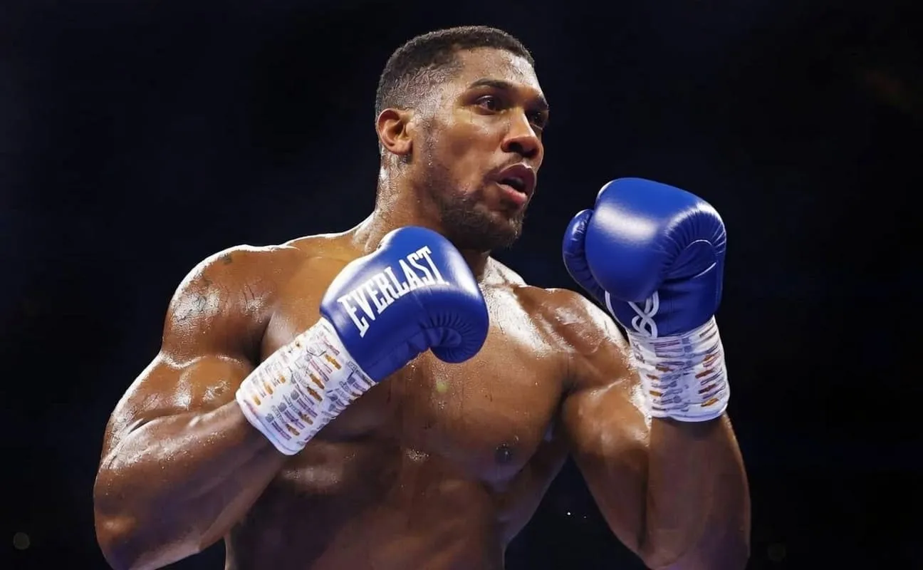 Anthony Joshua вступает в 2026 год в статусе одного из самых обсуждаемых тяжеловесов мира