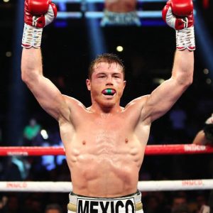 Альварес остаётся ключевой фигурой в суперсреднем и среднем весе